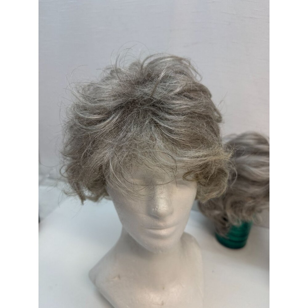 Ladies full Wigs Paula Young and more - Picture 6 of 13